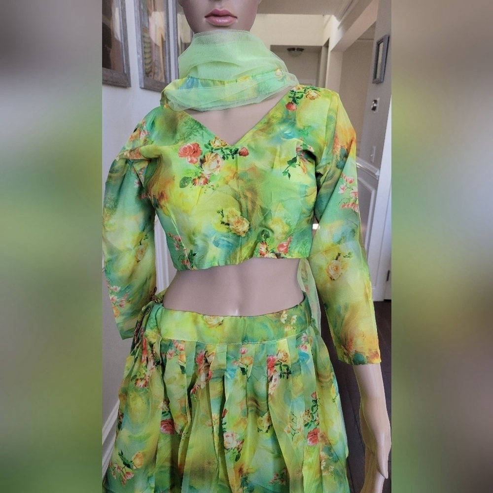Beautiful Silk Floral Green Lehenga Choli - Picture 5 of 10
